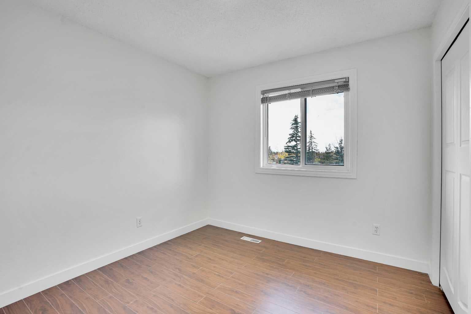 26 Falmead Bay NE