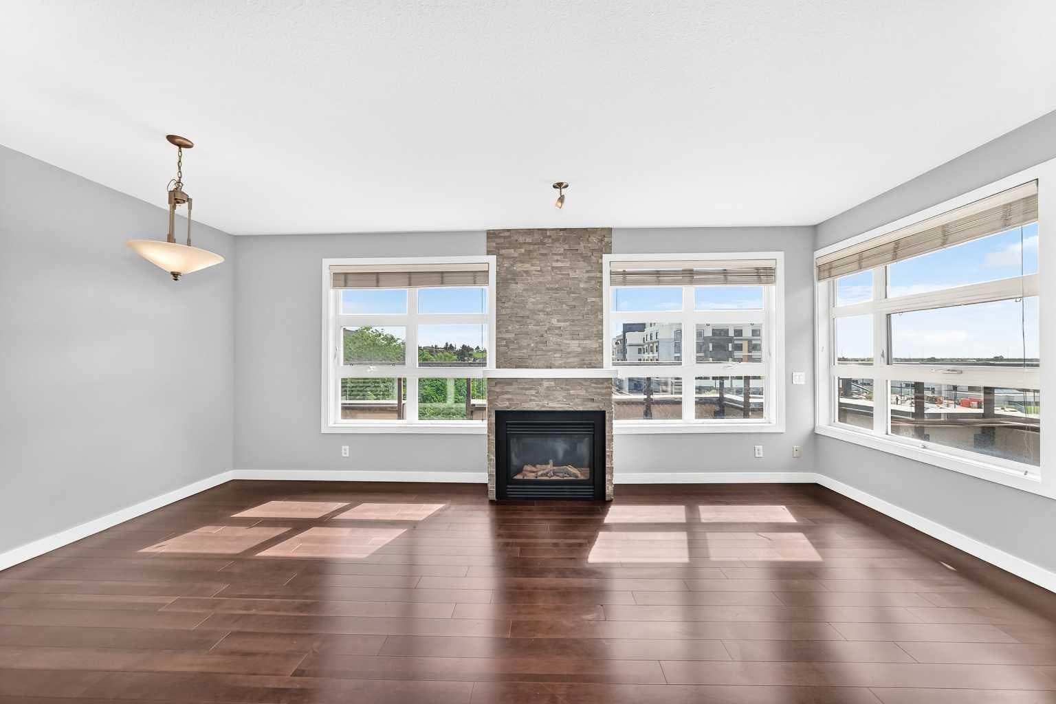 402, 1010 Centre Avenue NE