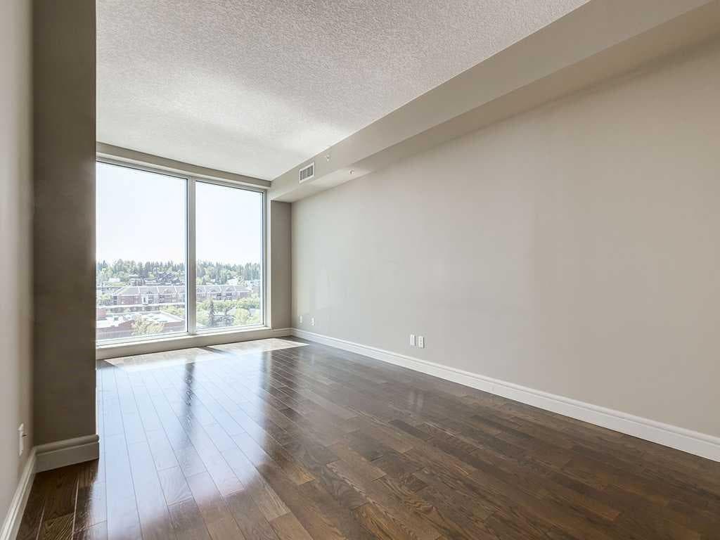 803, 817 15 Avenue SW