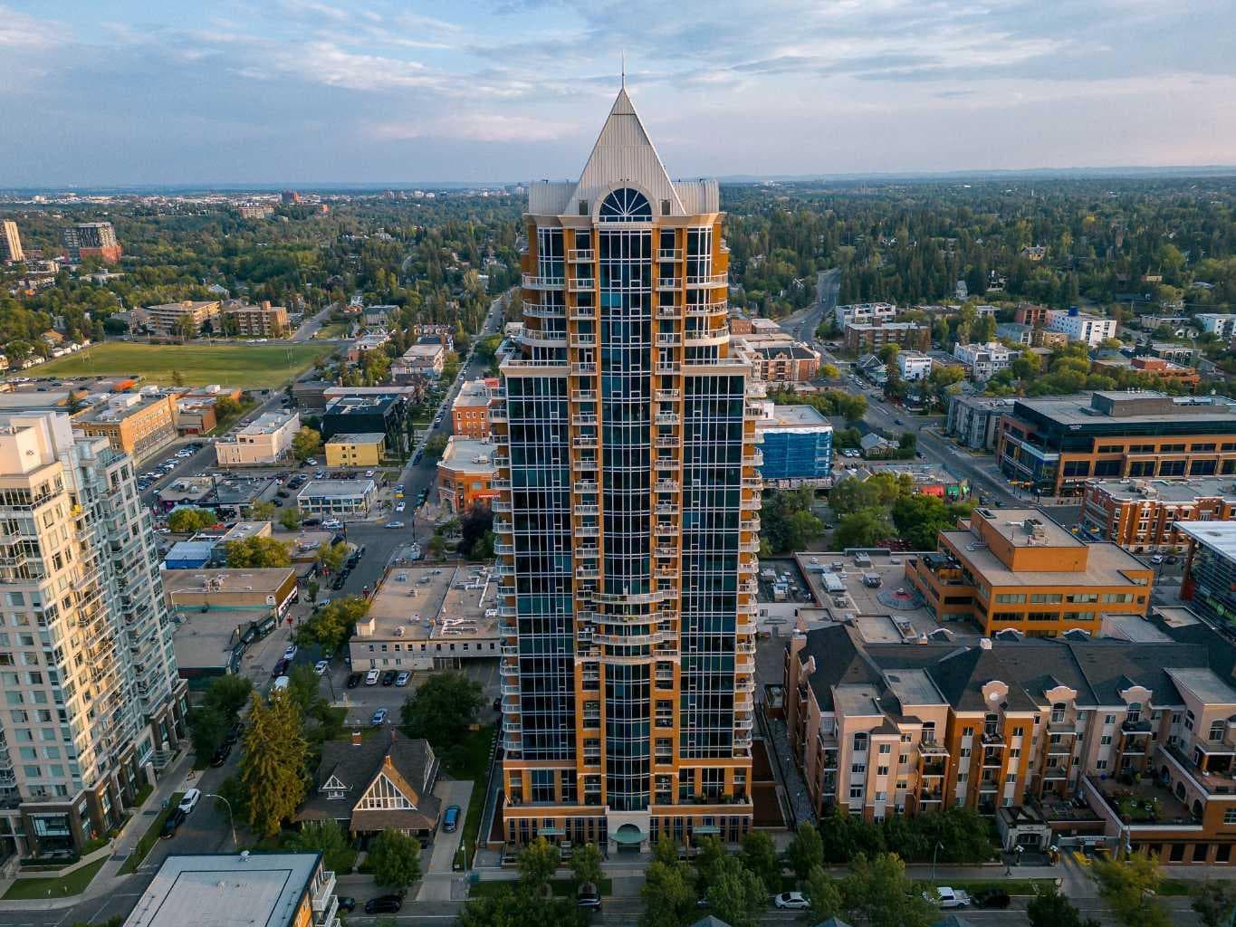 803, 817 15 Avenue SW