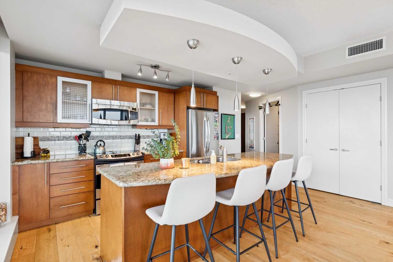 2203, 817 15 Avenue SW