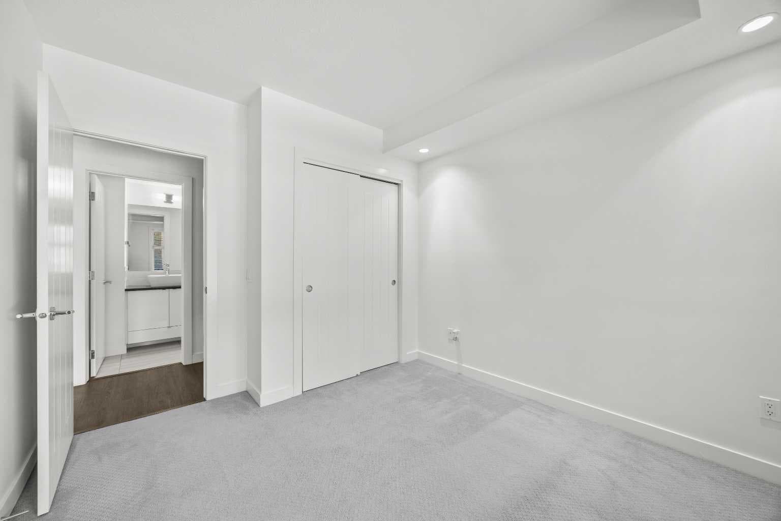103, 25 Aspenmont Heights SW