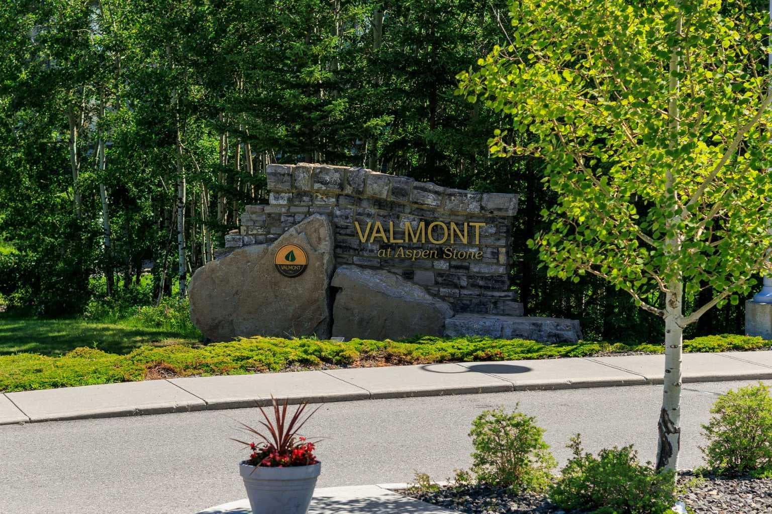 103, 25 Aspenmont Heights SW