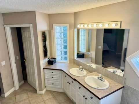 13 Cranston Drive SE
