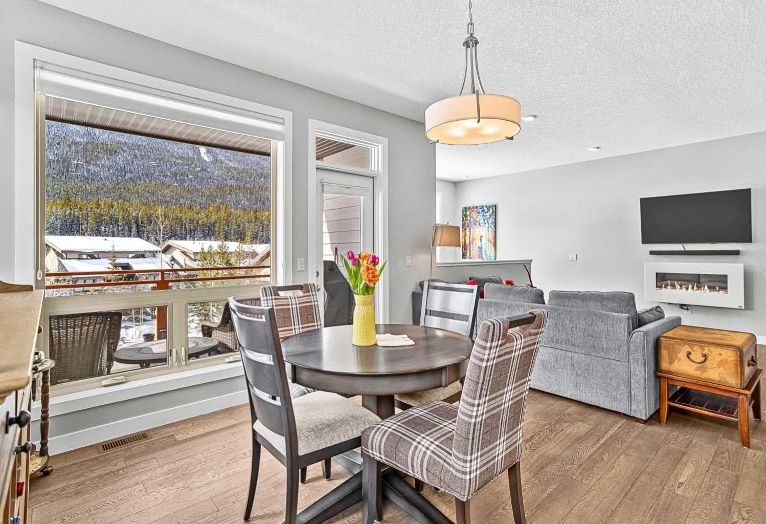 601, 102 Stewart Creek Rise 