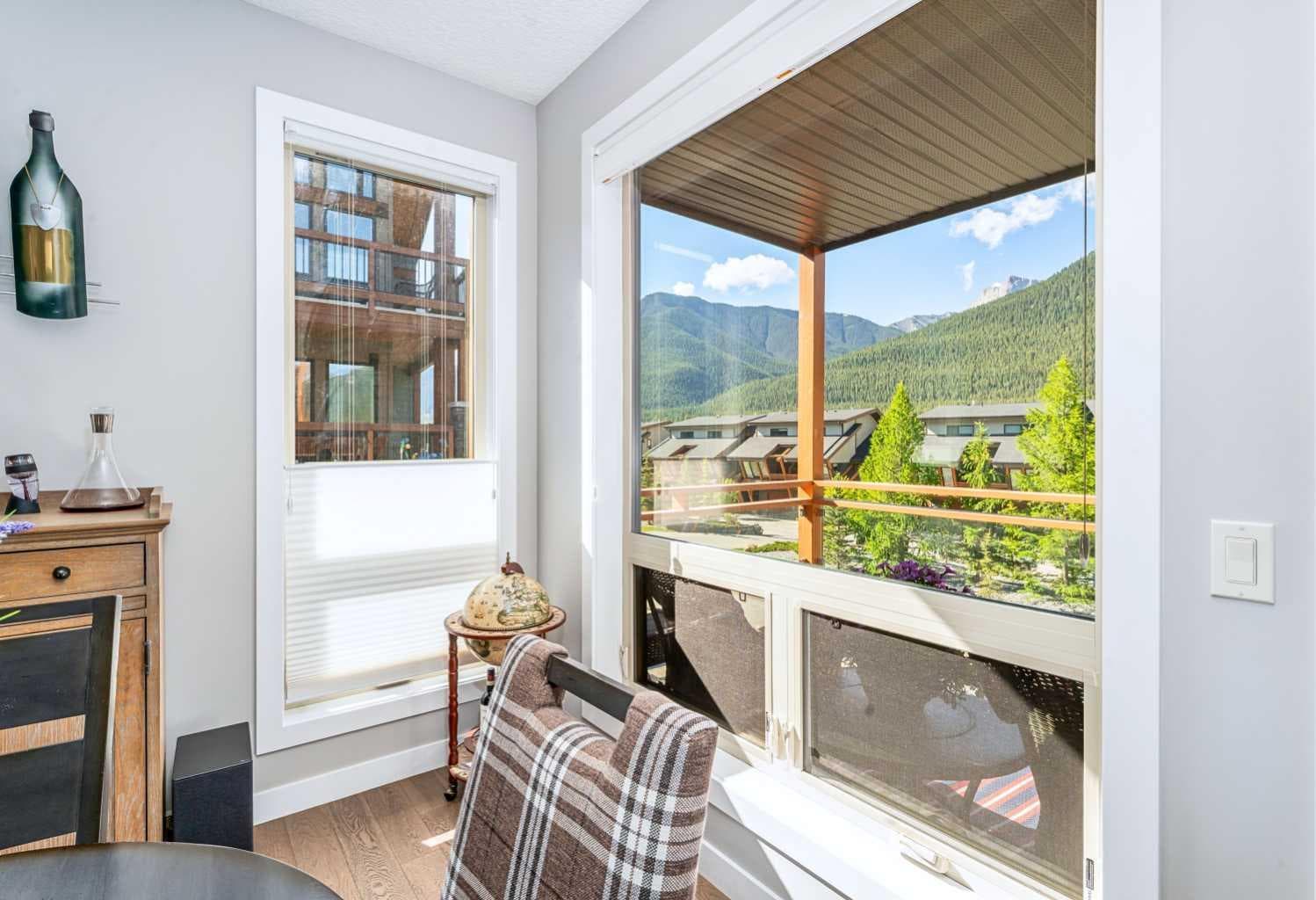 601, 102 Stewart Creek Rise 