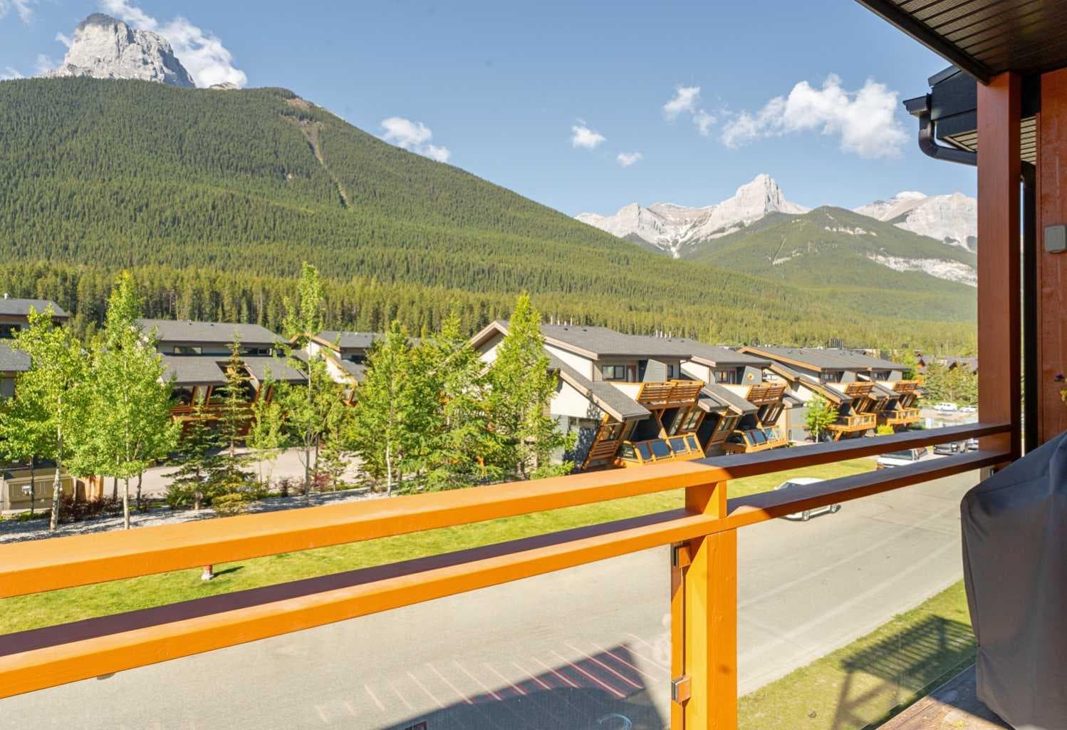 601, 102 Stewart Creek Rise 
