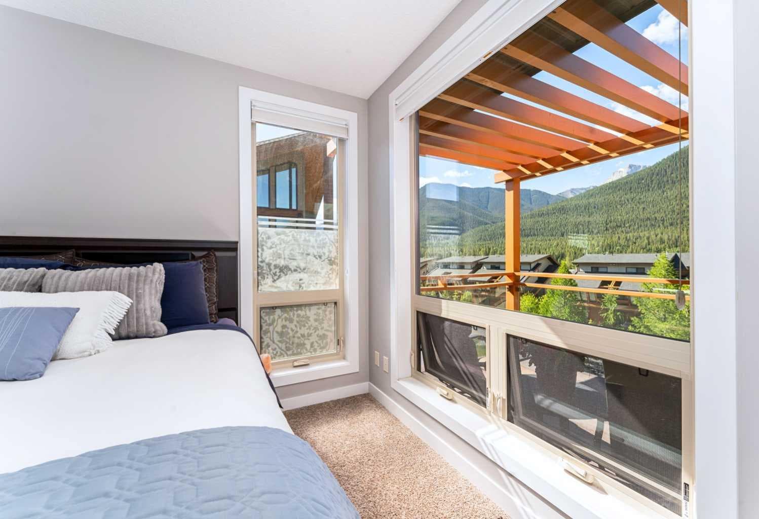 601, 102 Stewart Creek Rise 
