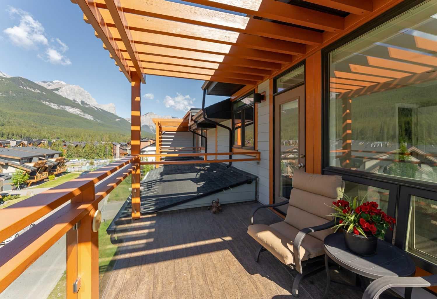 601, 102 Stewart Creek Rise 