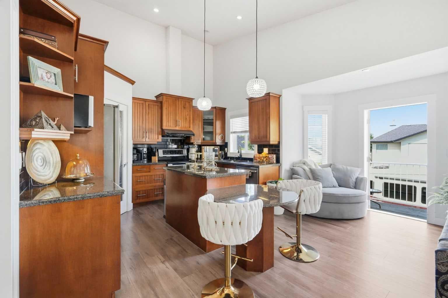 100 Cove Rise  