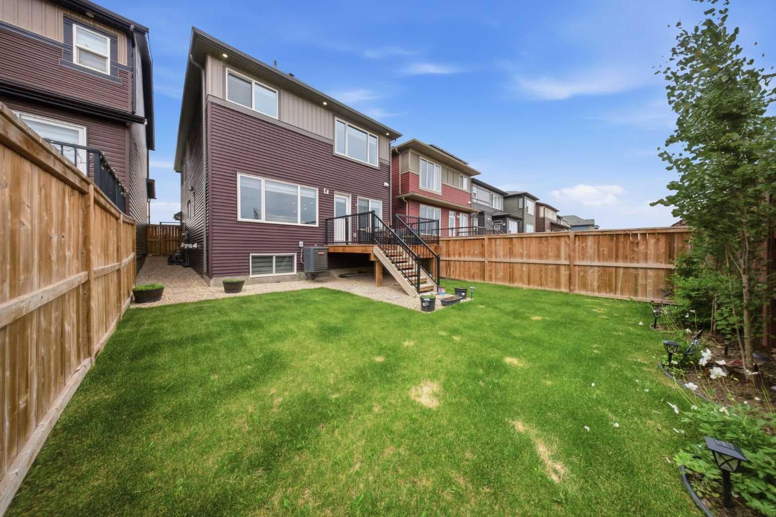 234 Carringsby Way N