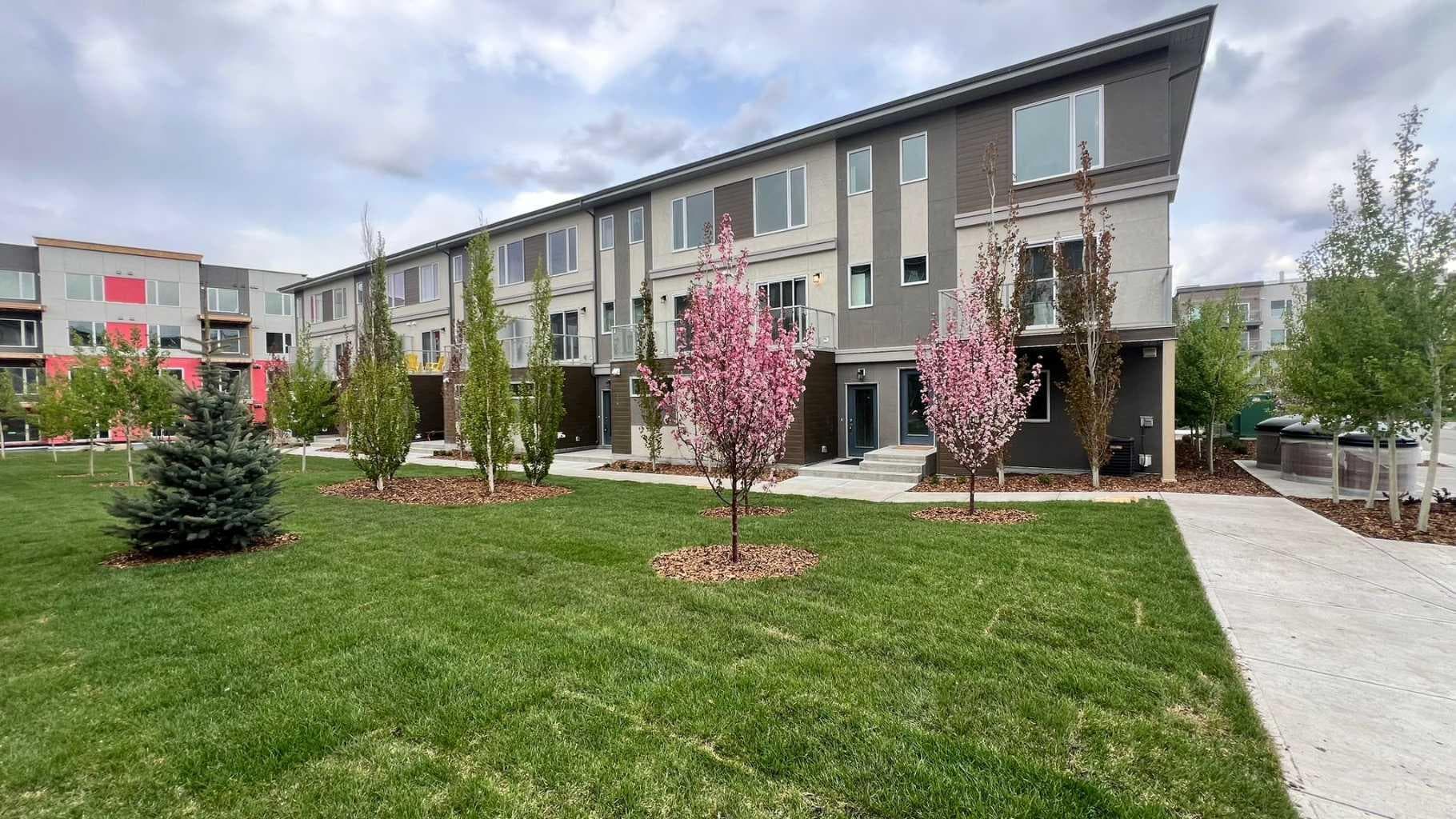 212 Shawnee Square SW