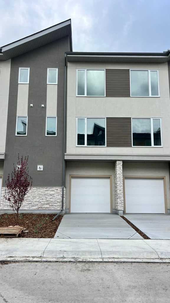 212 Shawnee Square SW