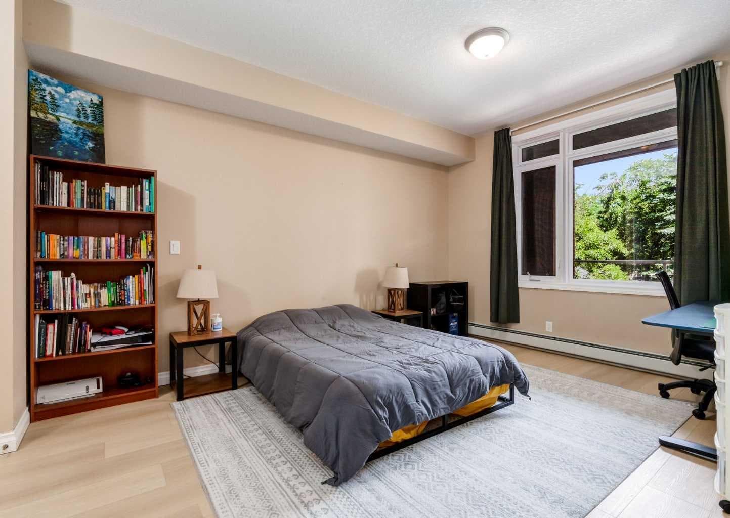 3214, 24 Hemlock Crescent SW