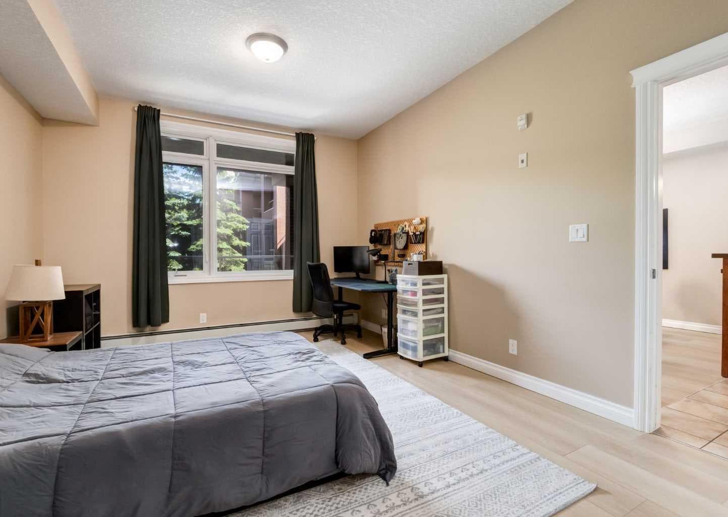 3214, 24 Hemlock Crescent SW