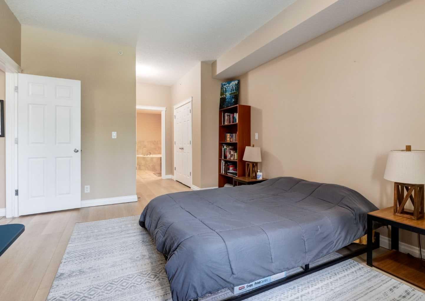 3214, 24 Hemlock Crescent SW