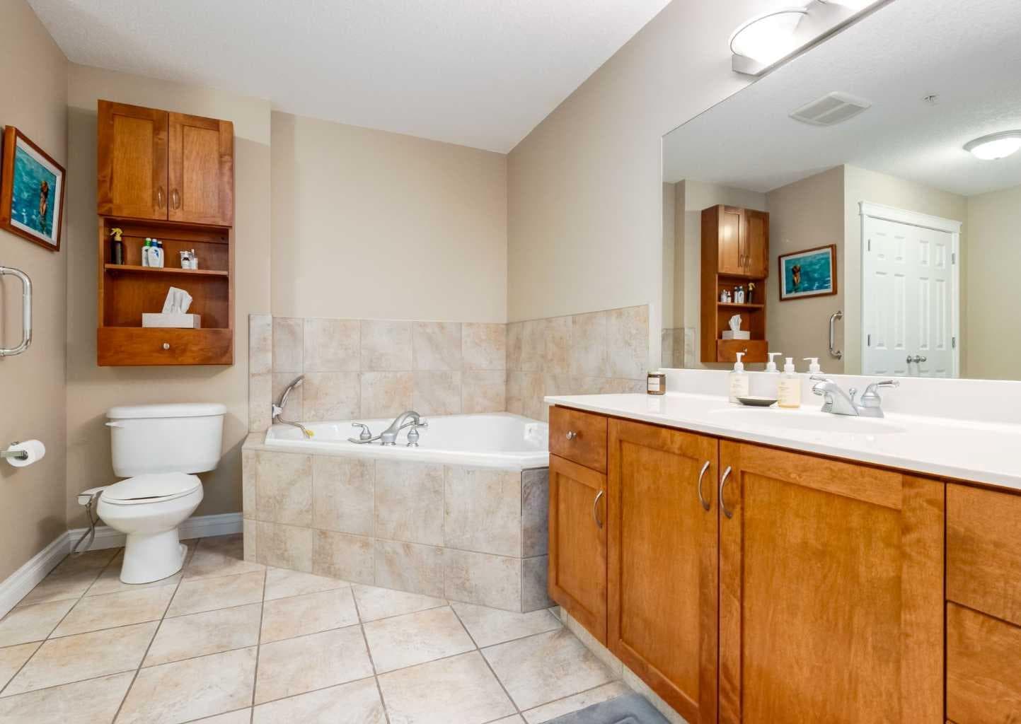 3214, 24 Hemlock Crescent SW