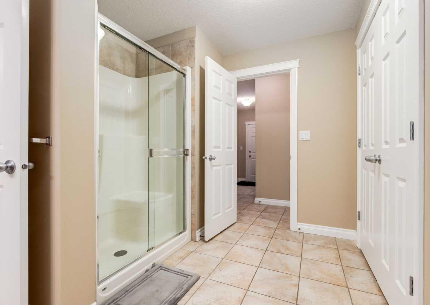 3214, 24 Hemlock Crescent SW