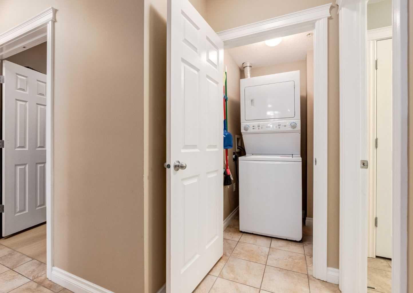 3214, 24 Hemlock Crescent SW