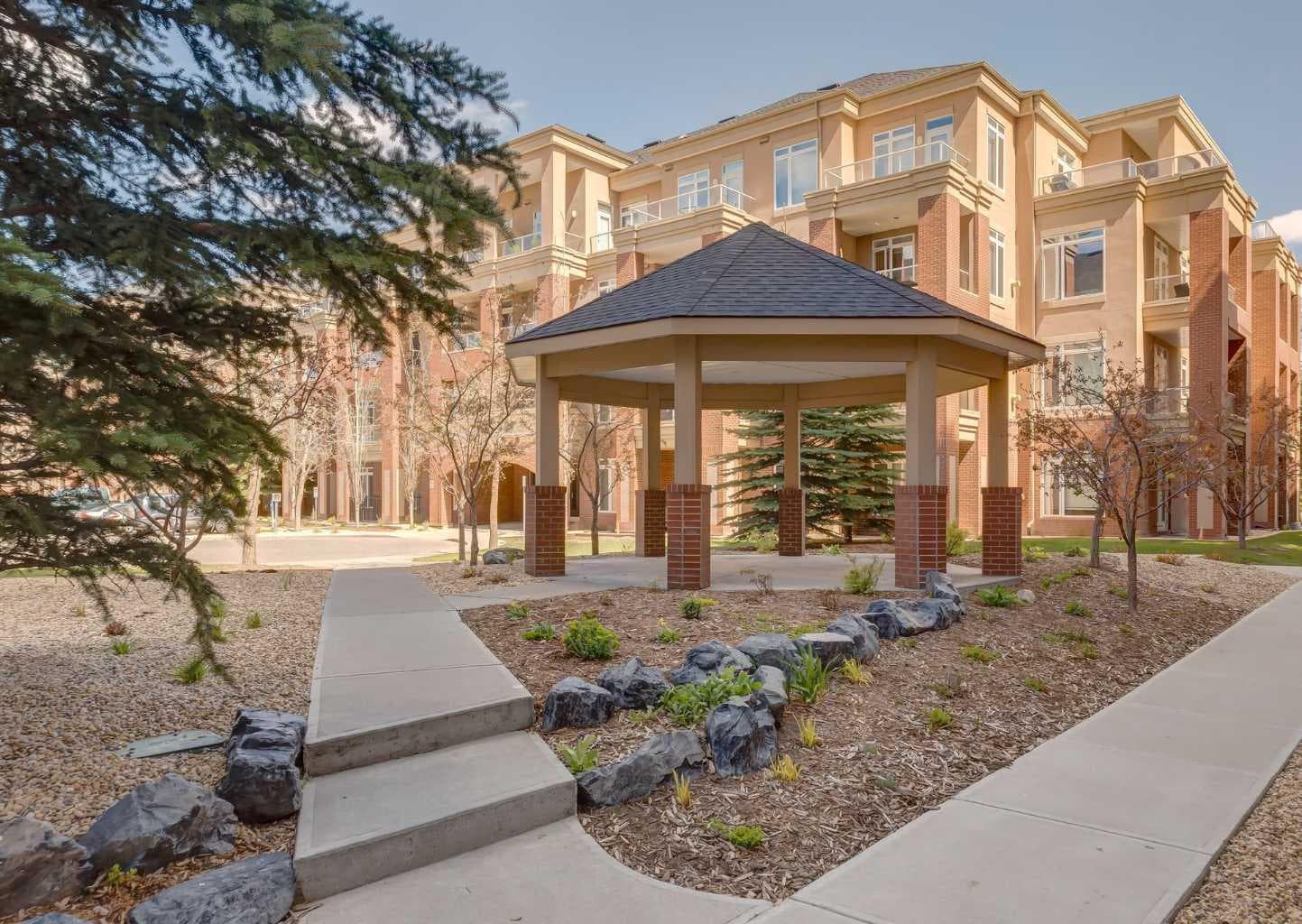 3214, 24 Hemlock Crescent SW