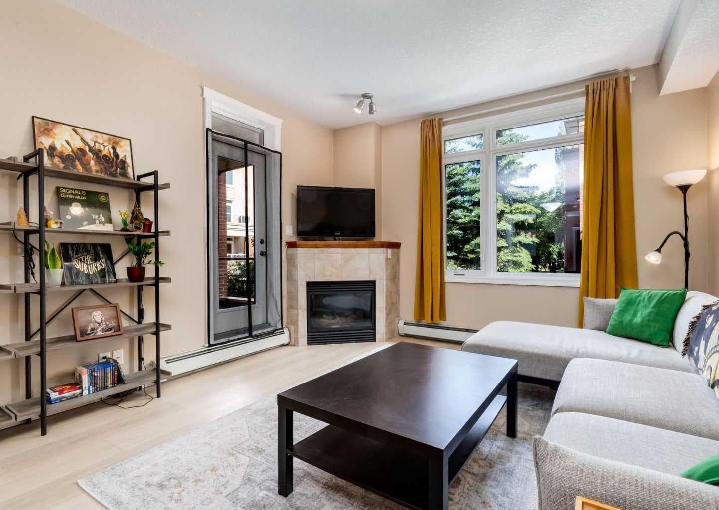 3214, 24 Hemlock Crescent SW