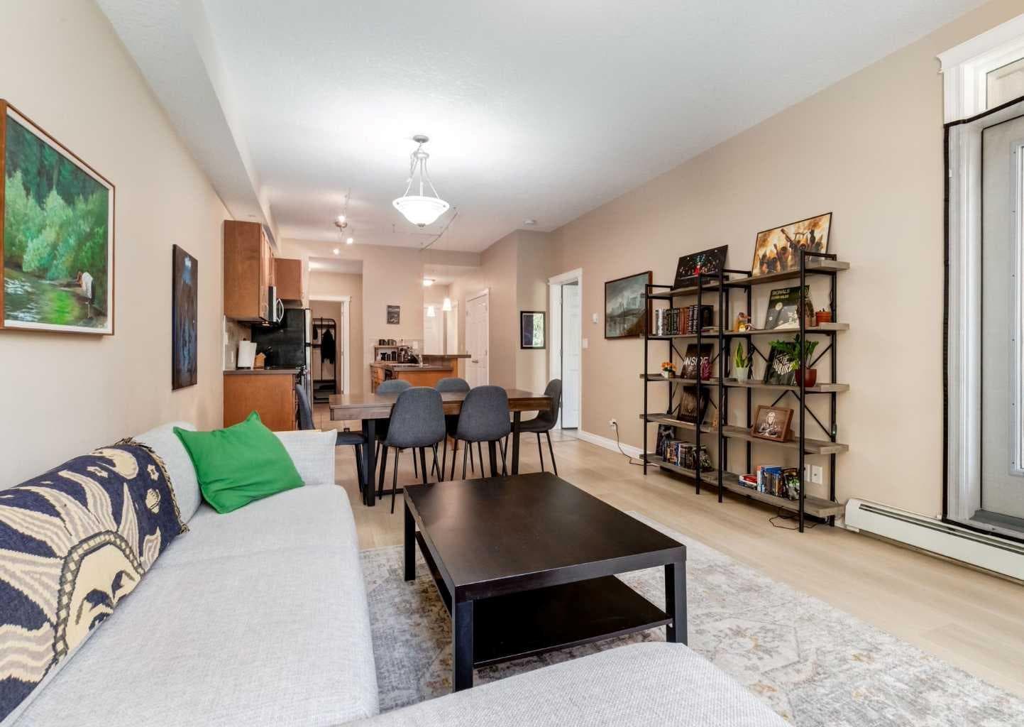 3214, 24 Hemlock Crescent SW