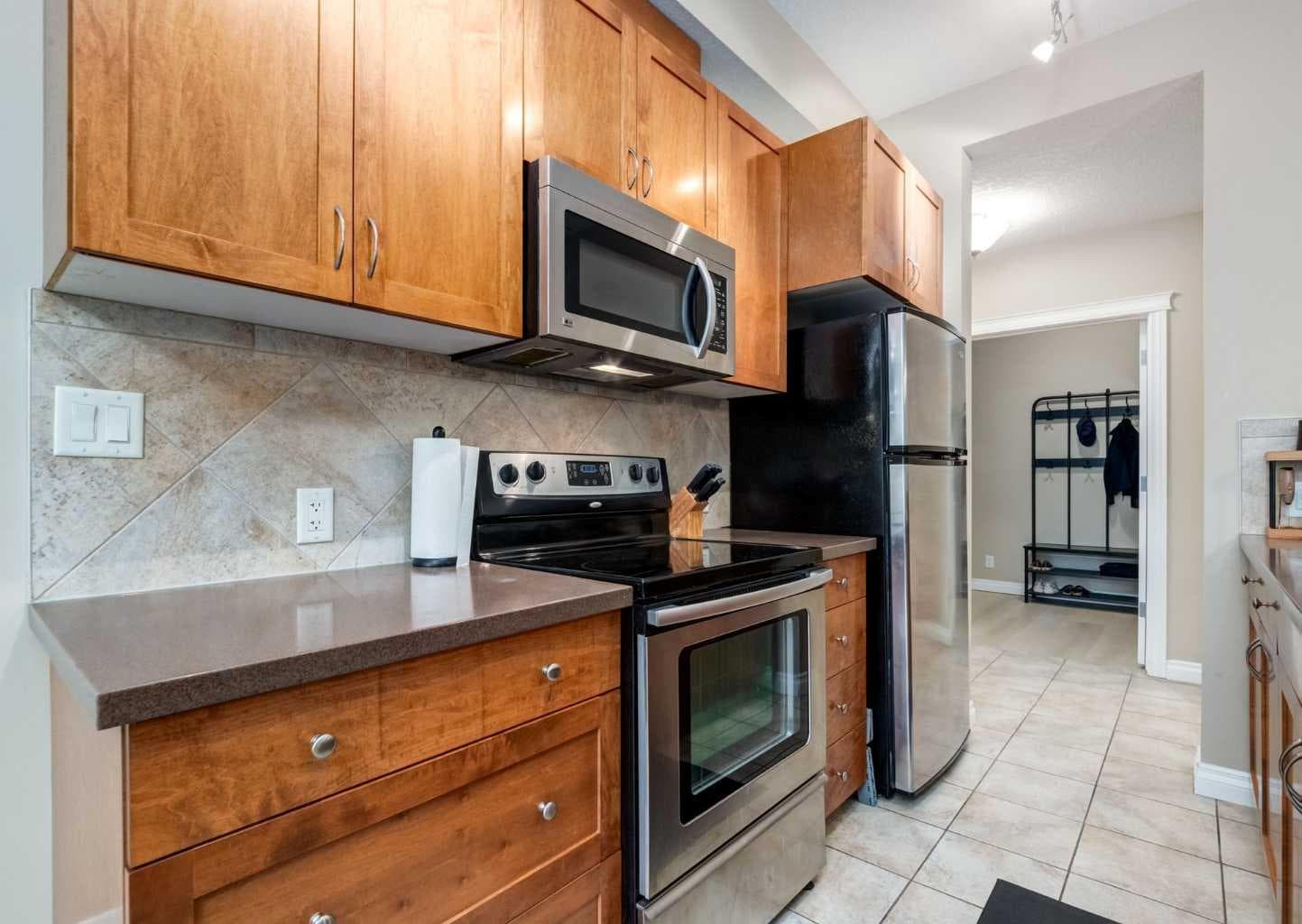 3214, 24 Hemlock Crescent SW