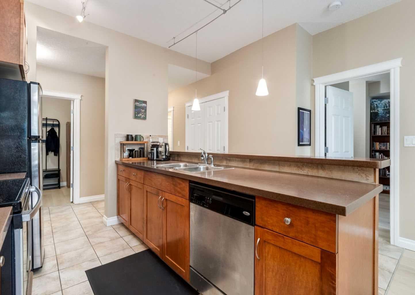 3214, 24 Hemlock Crescent SW