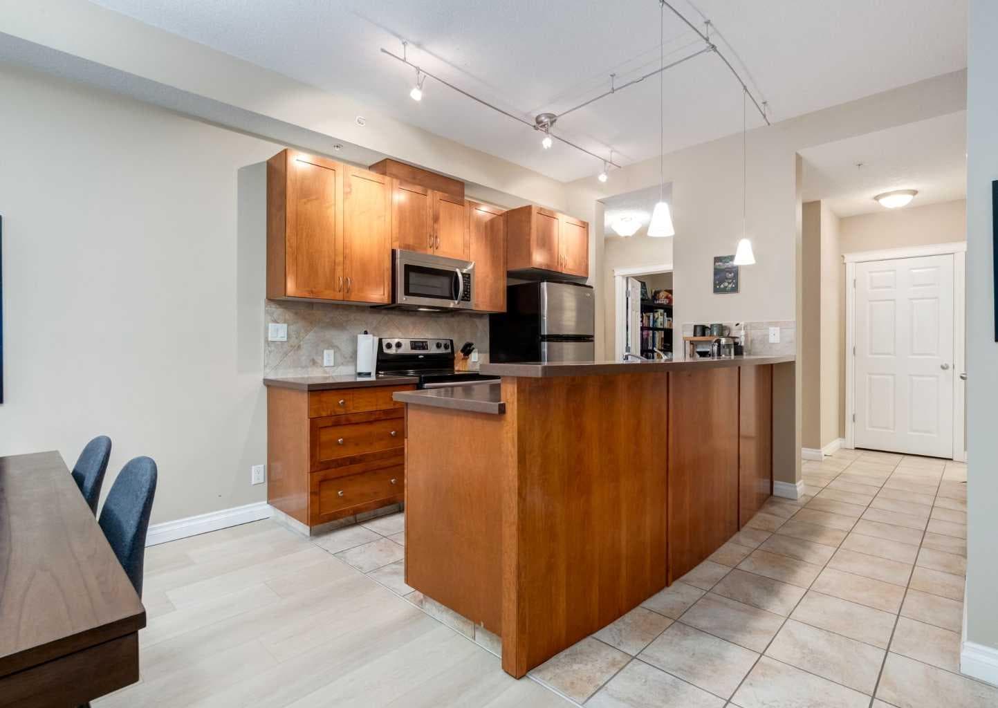 3214, 24 Hemlock Crescent SW