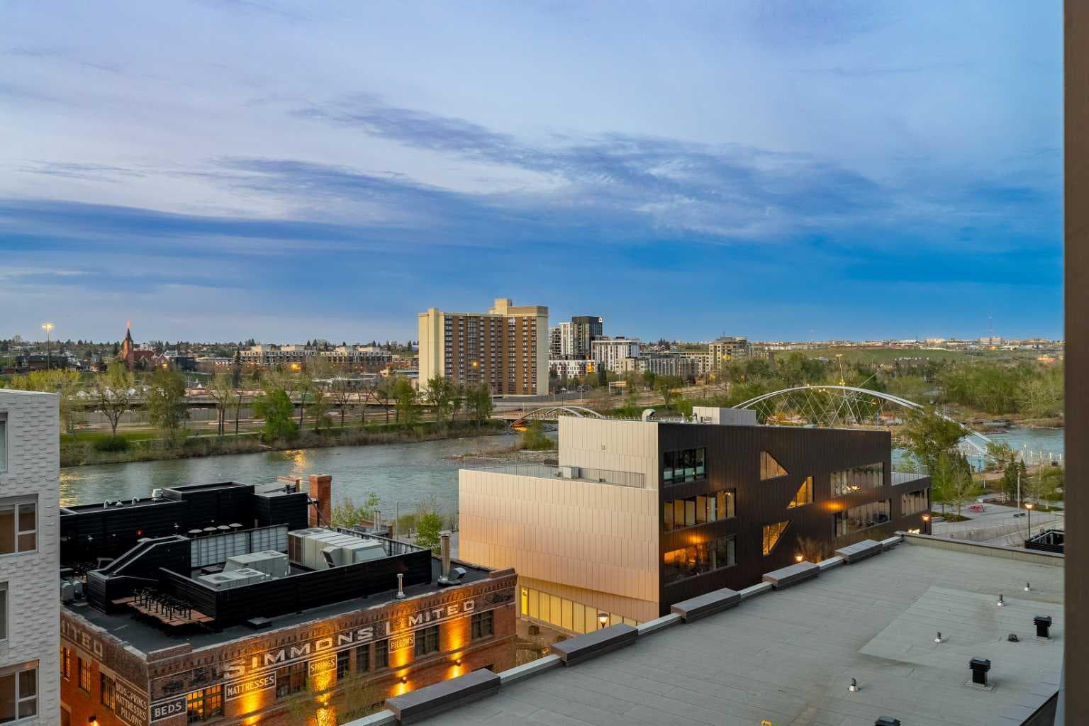 810, 550 Riverfront Avenue SE