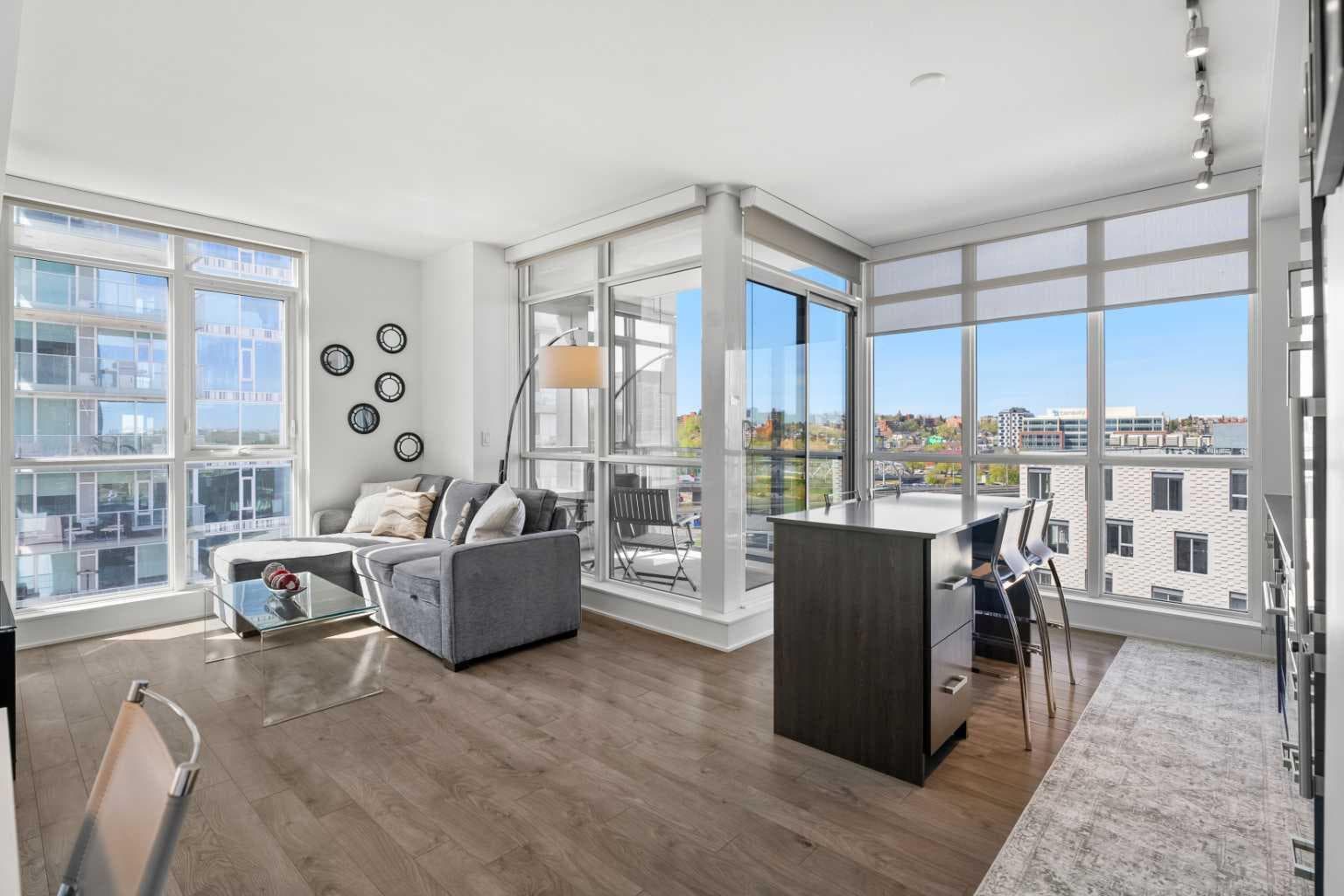 810, 550 Riverfront Avenue SE
