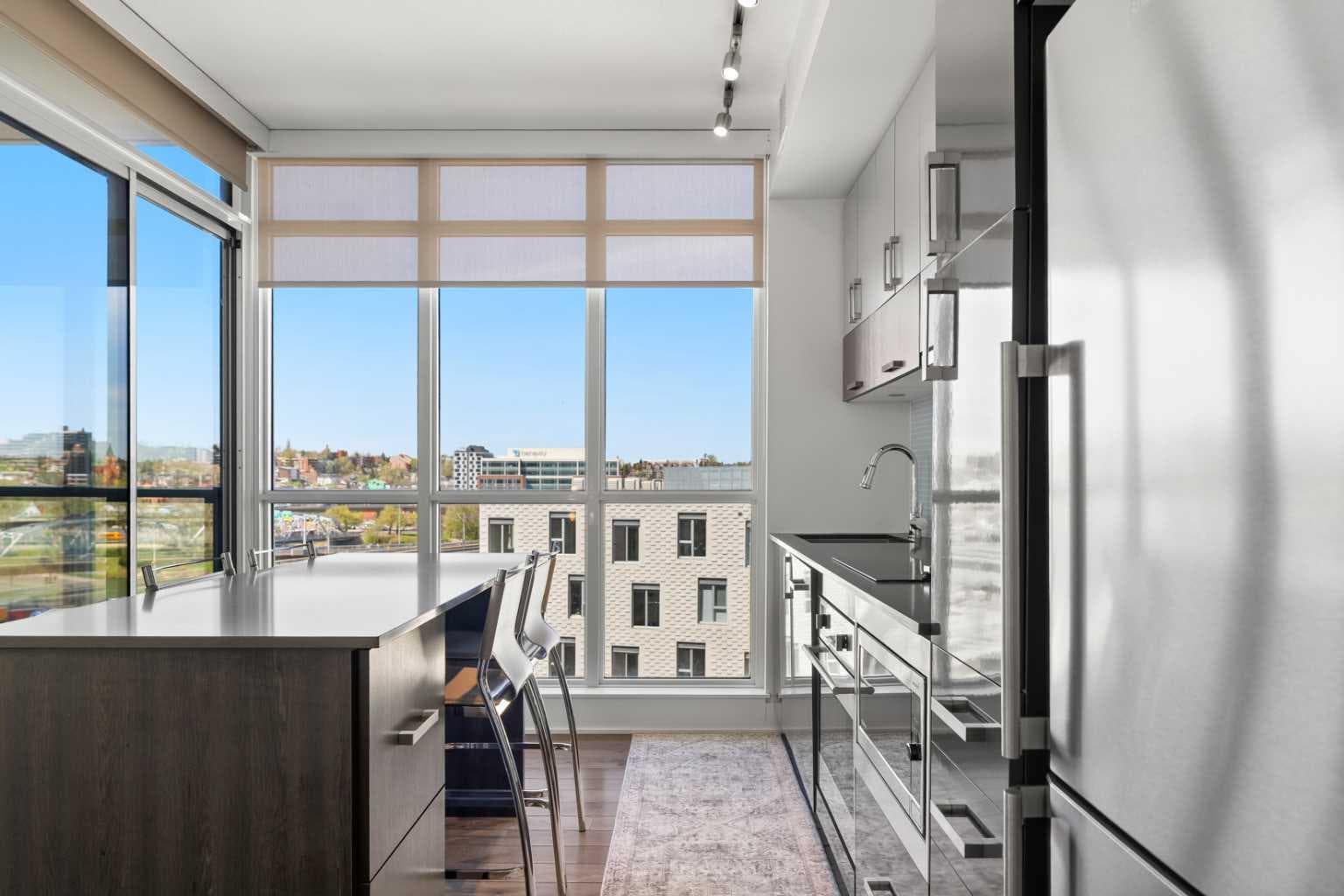 810, 550 Riverfront Avenue SE