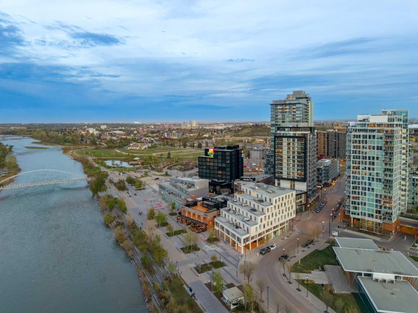 810, 550 Riverfront Avenue SE