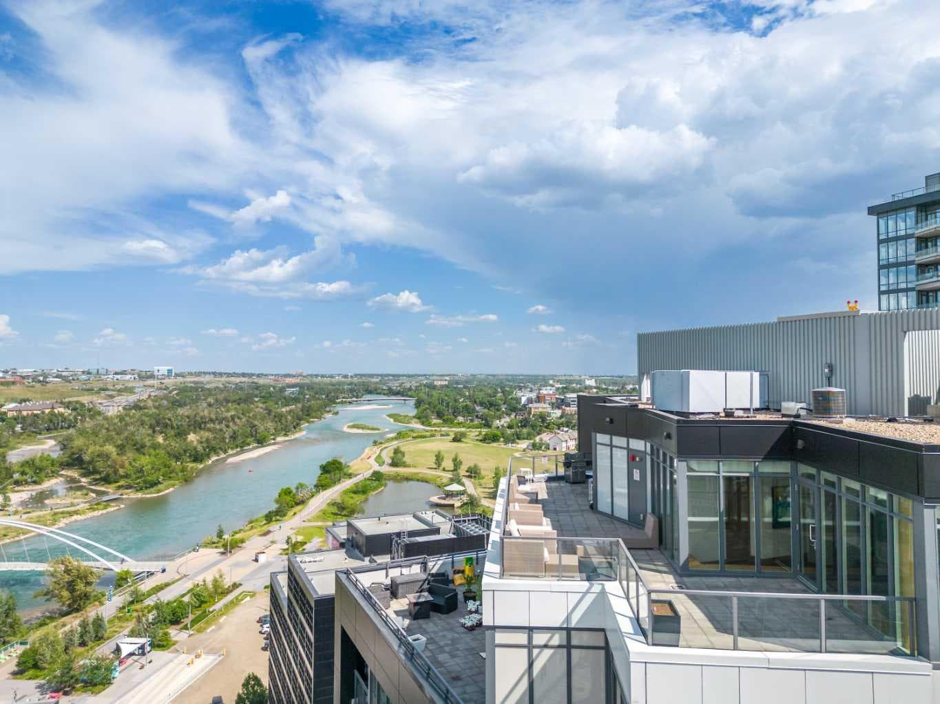 810, 550 Riverfront Avenue SE
