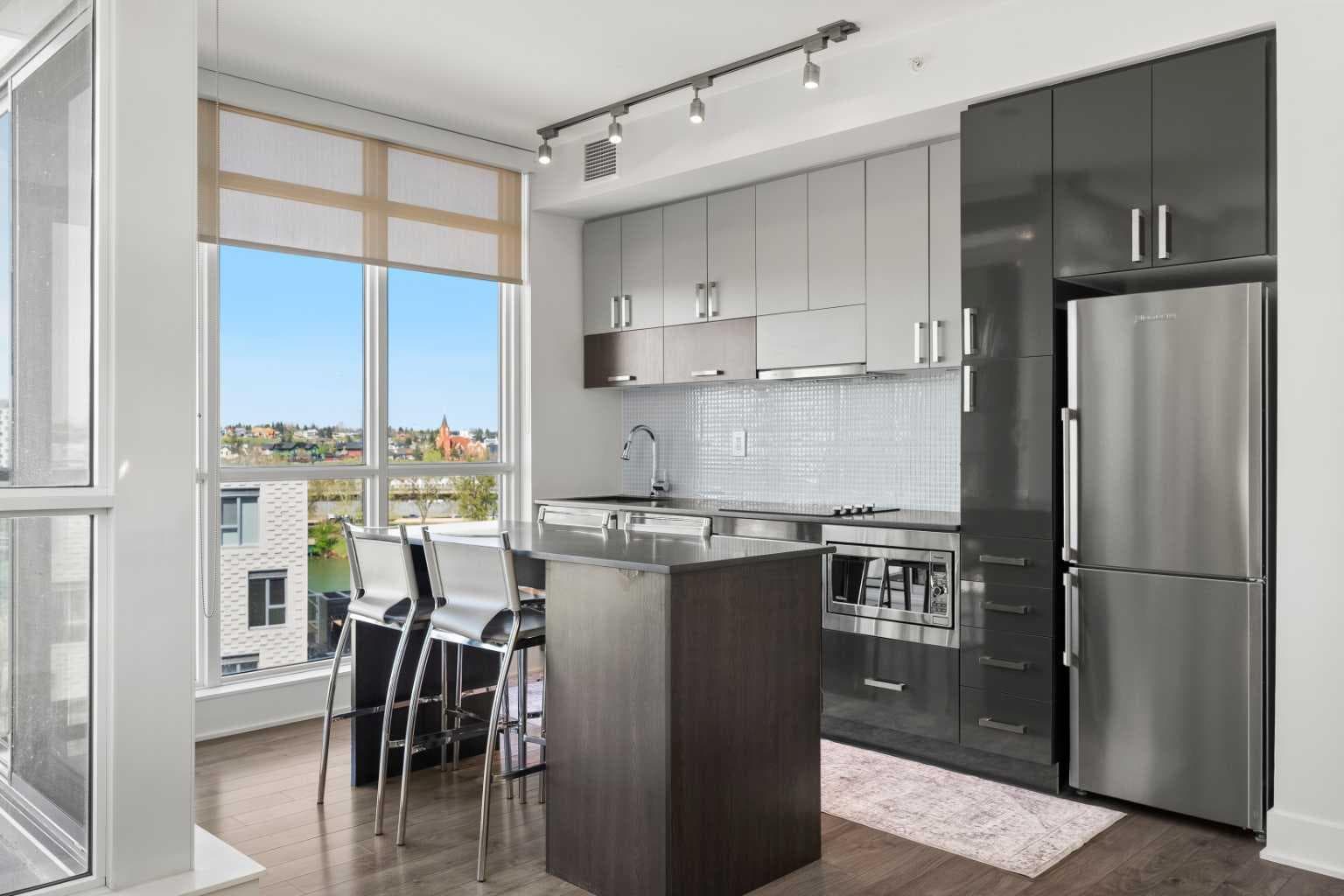 810, 550 Riverfront Avenue SE