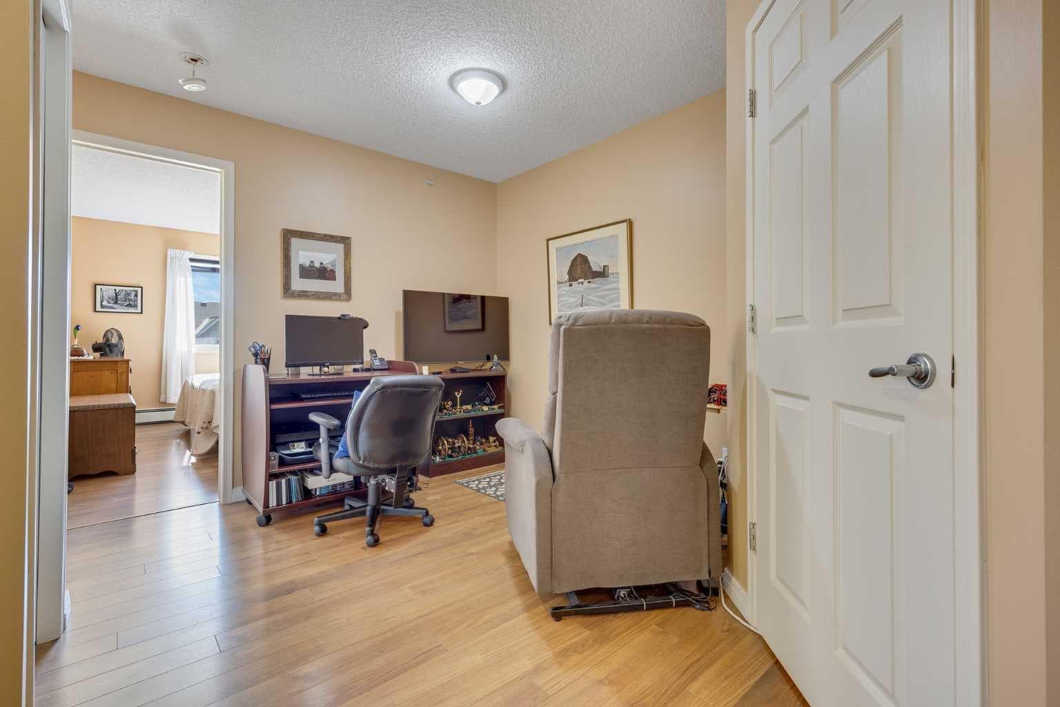 1314, 950 Arbour Lake Road NW
