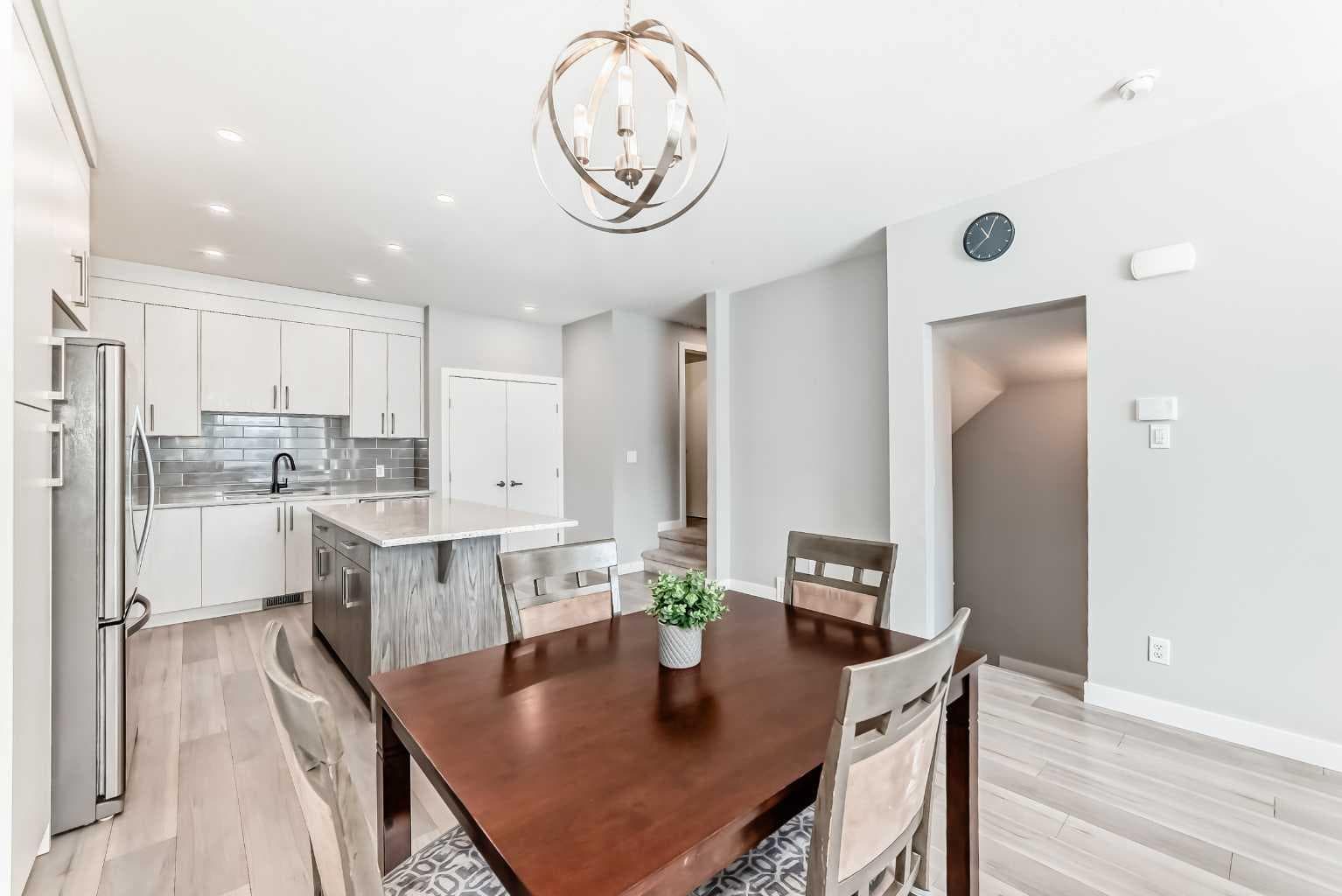 111 Redstone Crescent NE