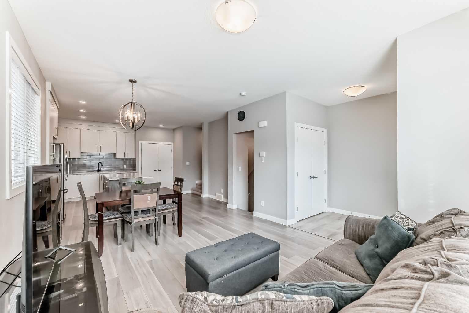 111 Redstone Crescent NE