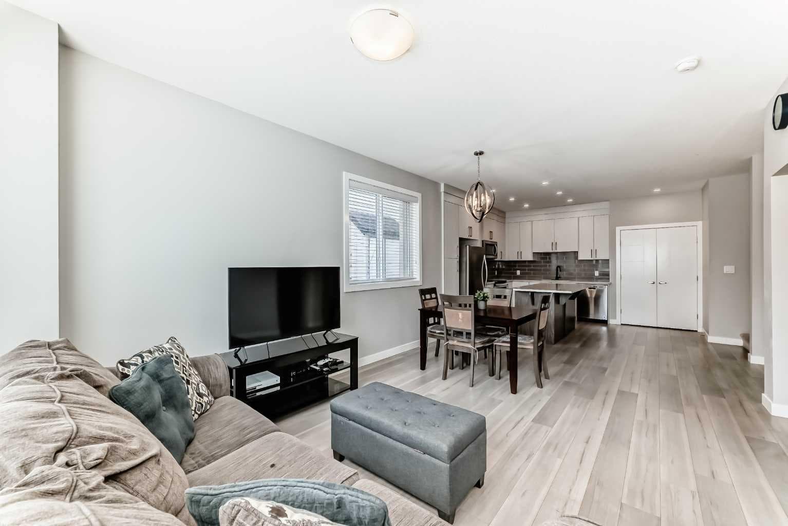 111 Redstone Crescent NE