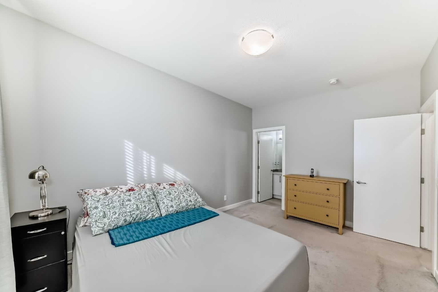 111 Redstone Crescent NE