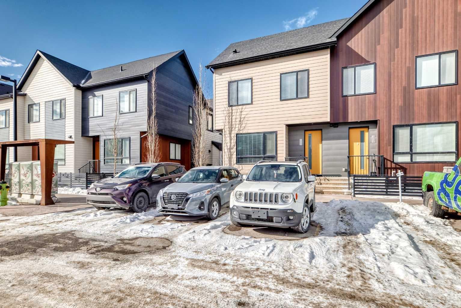 111 Redstone Crescent NE