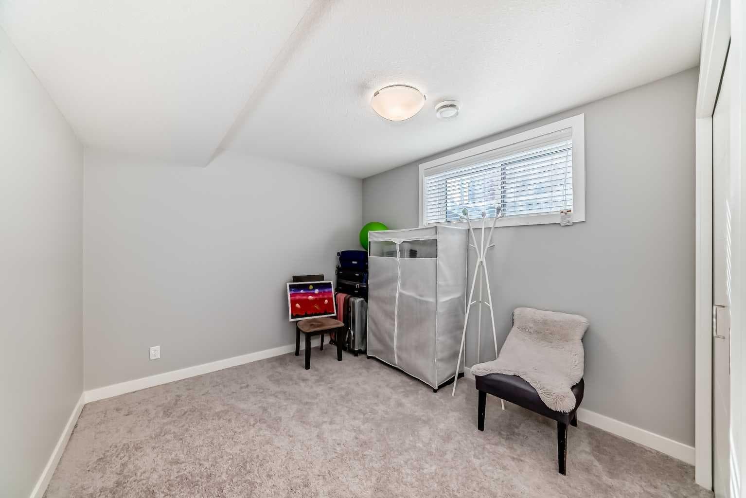 111 Redstone Crescent NE