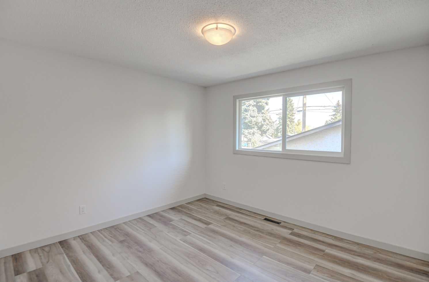 205 Allan Crescent SE