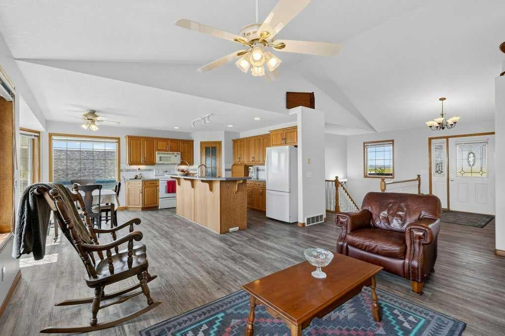 270127 Glenmore Trail 