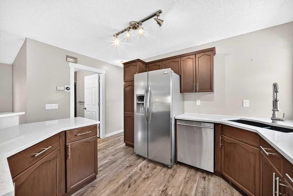 222 Covewood Close NE