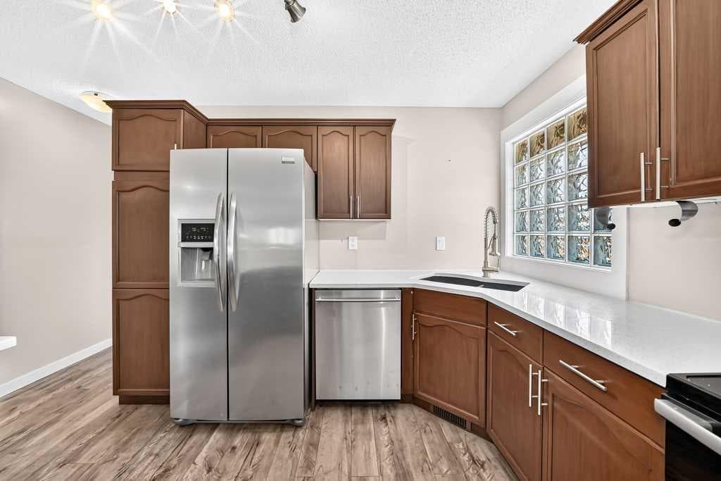 222 Covewood Close NE