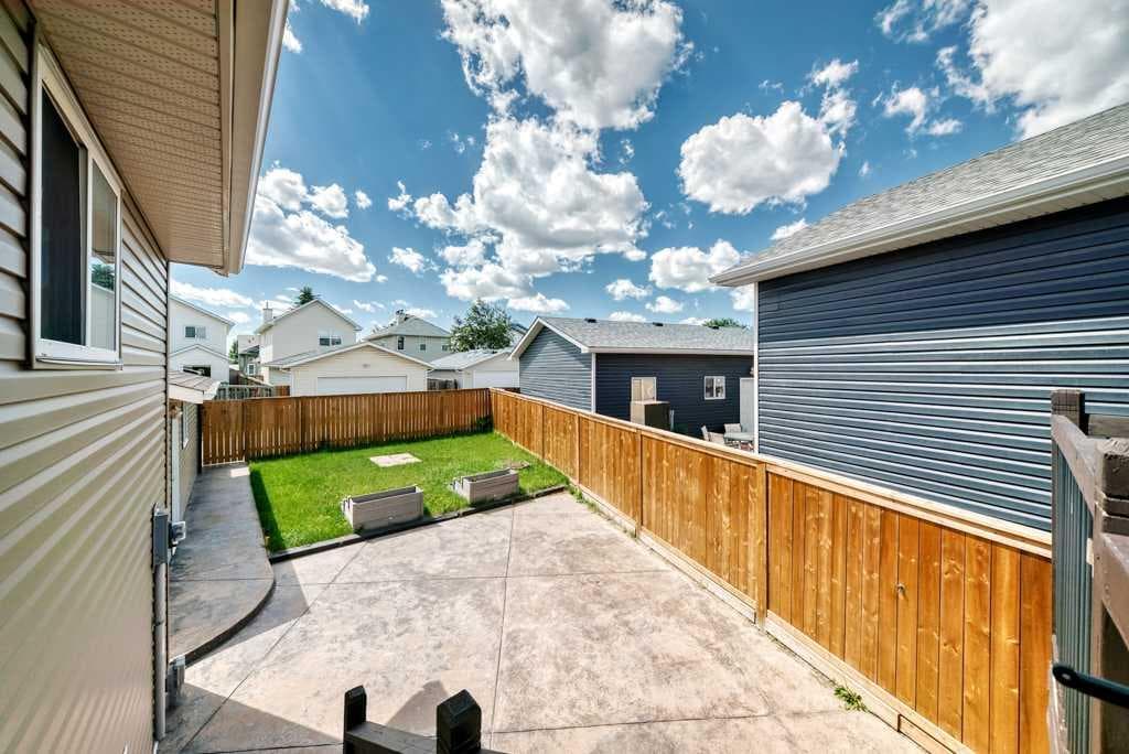 222 Covewood Close NE