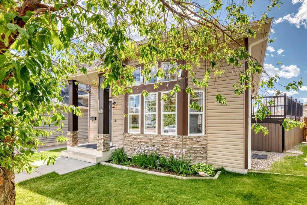 222 Covewood Close NE