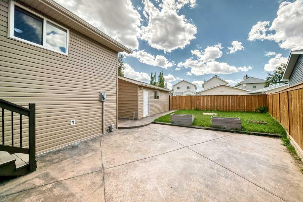 222 Covewood Close NE