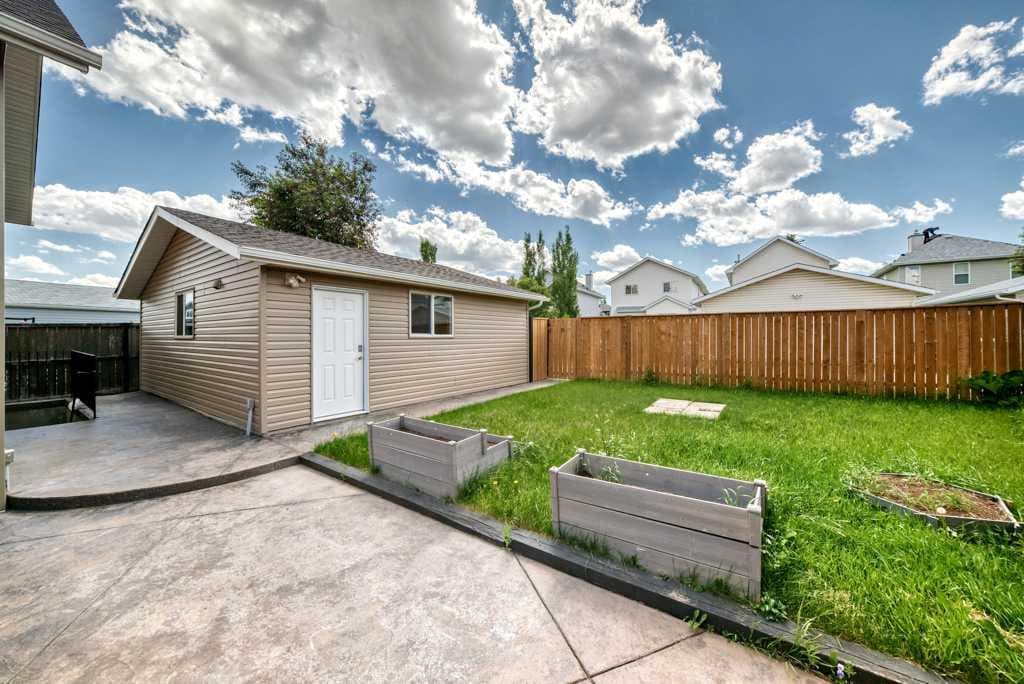 222 Covewood Close NE